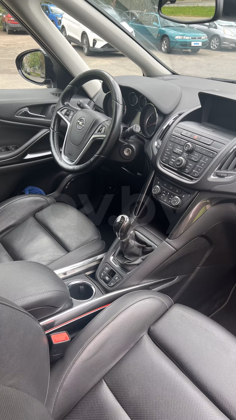 Opel Zafira фото 8