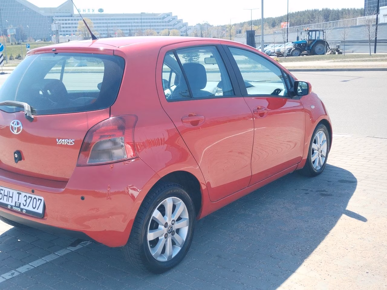Toyota Yaris фото 2