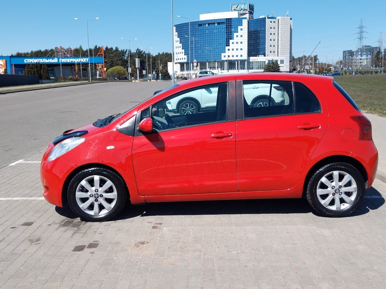 Toyota Yaris фото 5