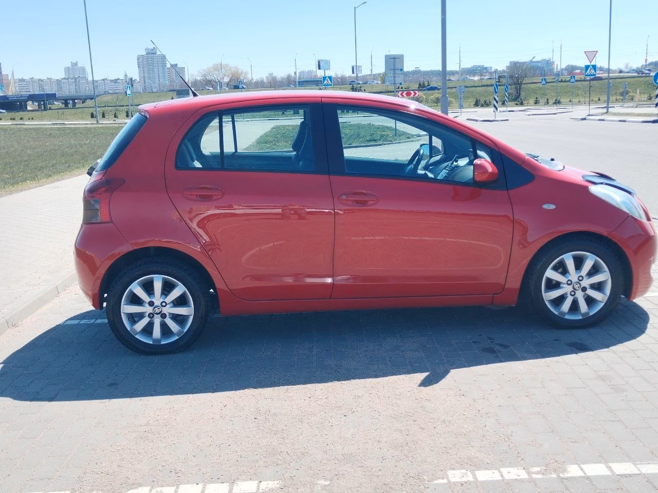 Toyota Yaris фото 7