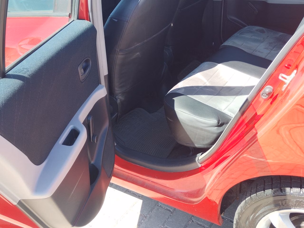 Toyota Yaris фото 10