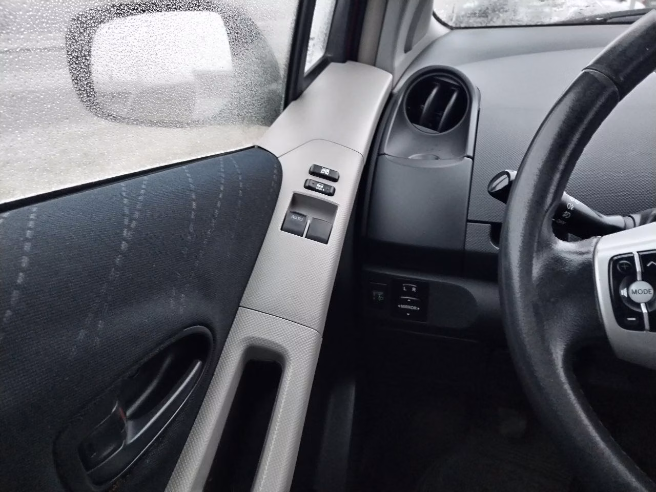 Toyota Yaris фото 11