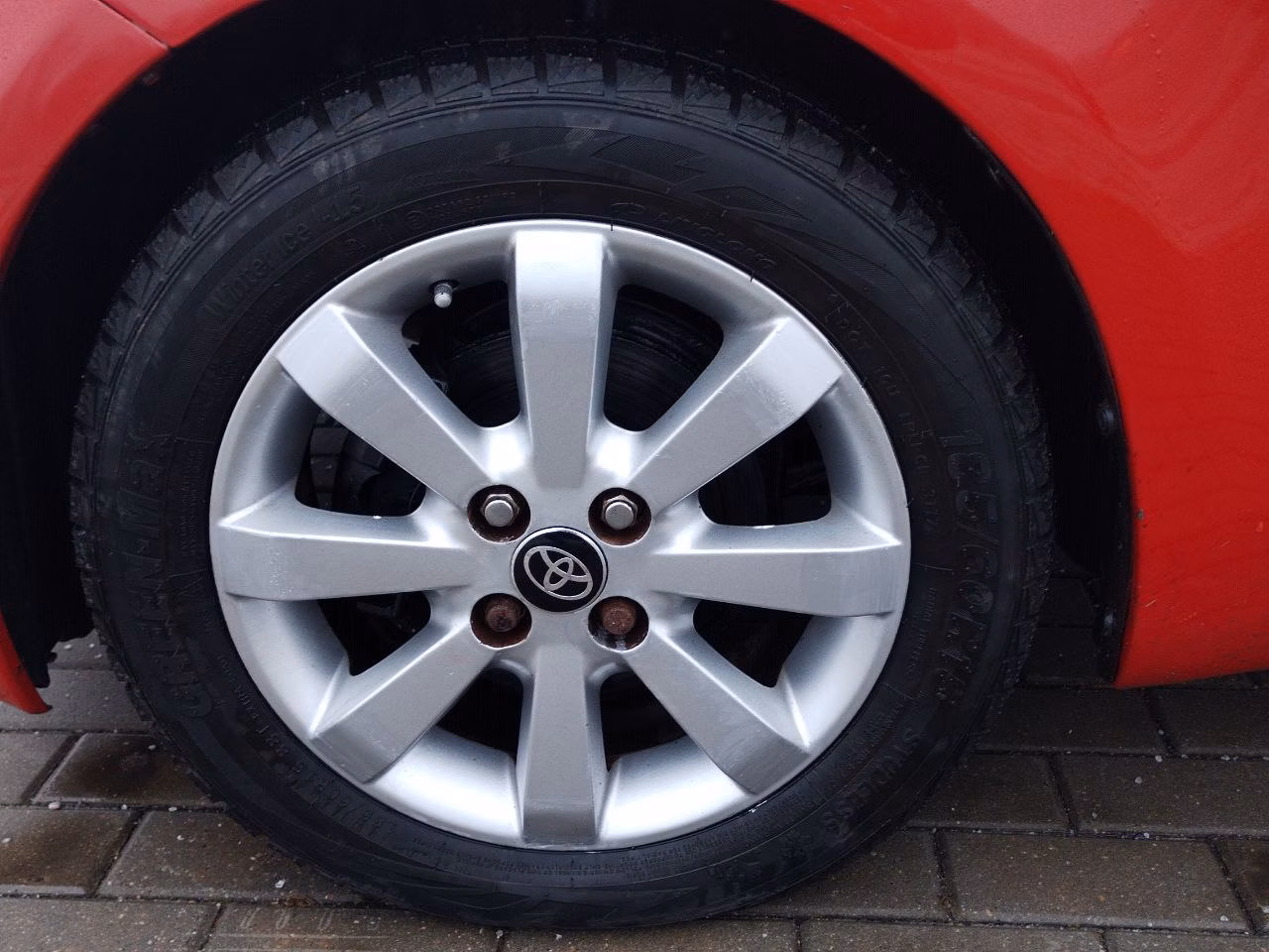 Toyota Yaris фото 16