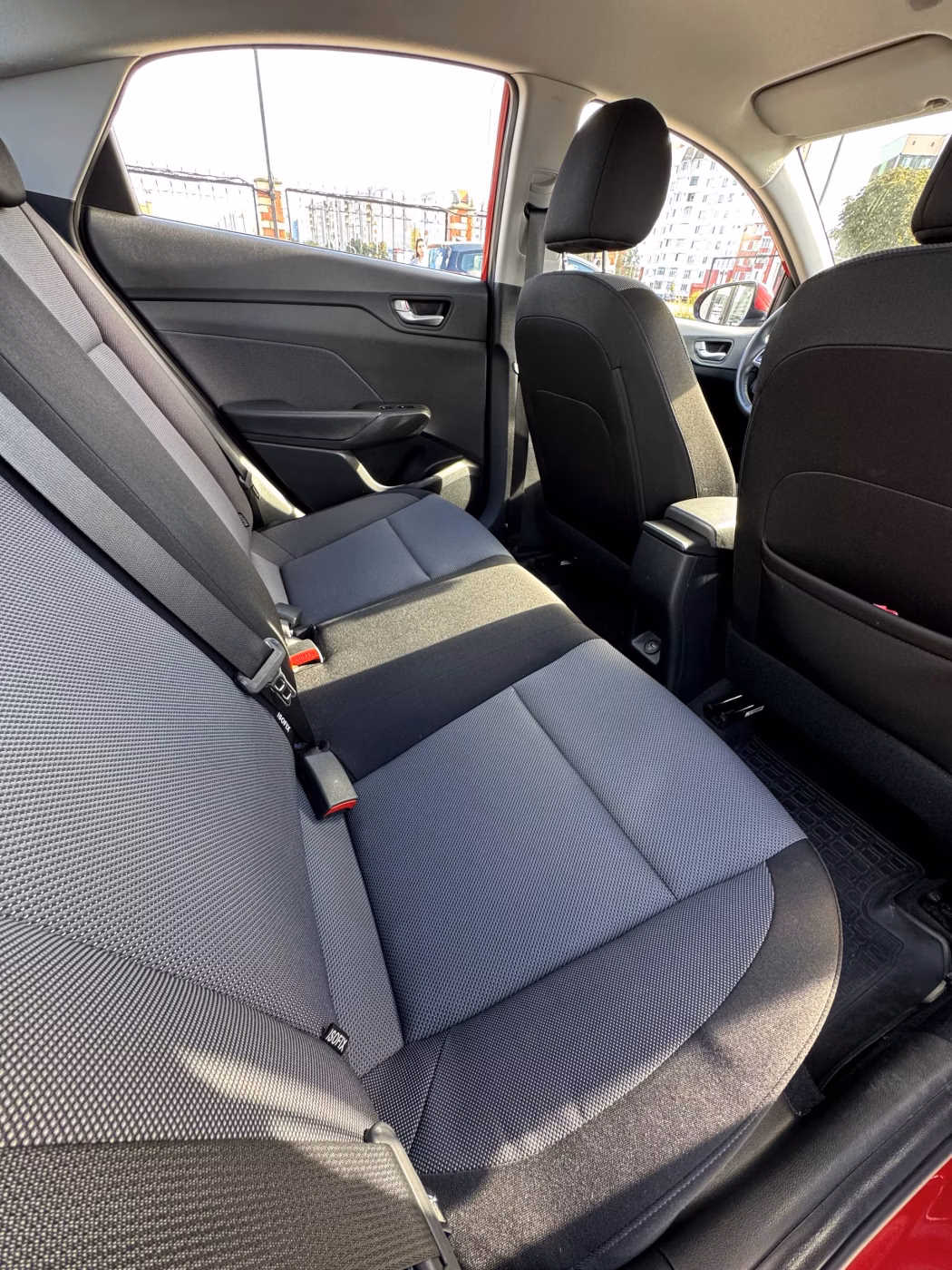 Hyundai Accent фото 9