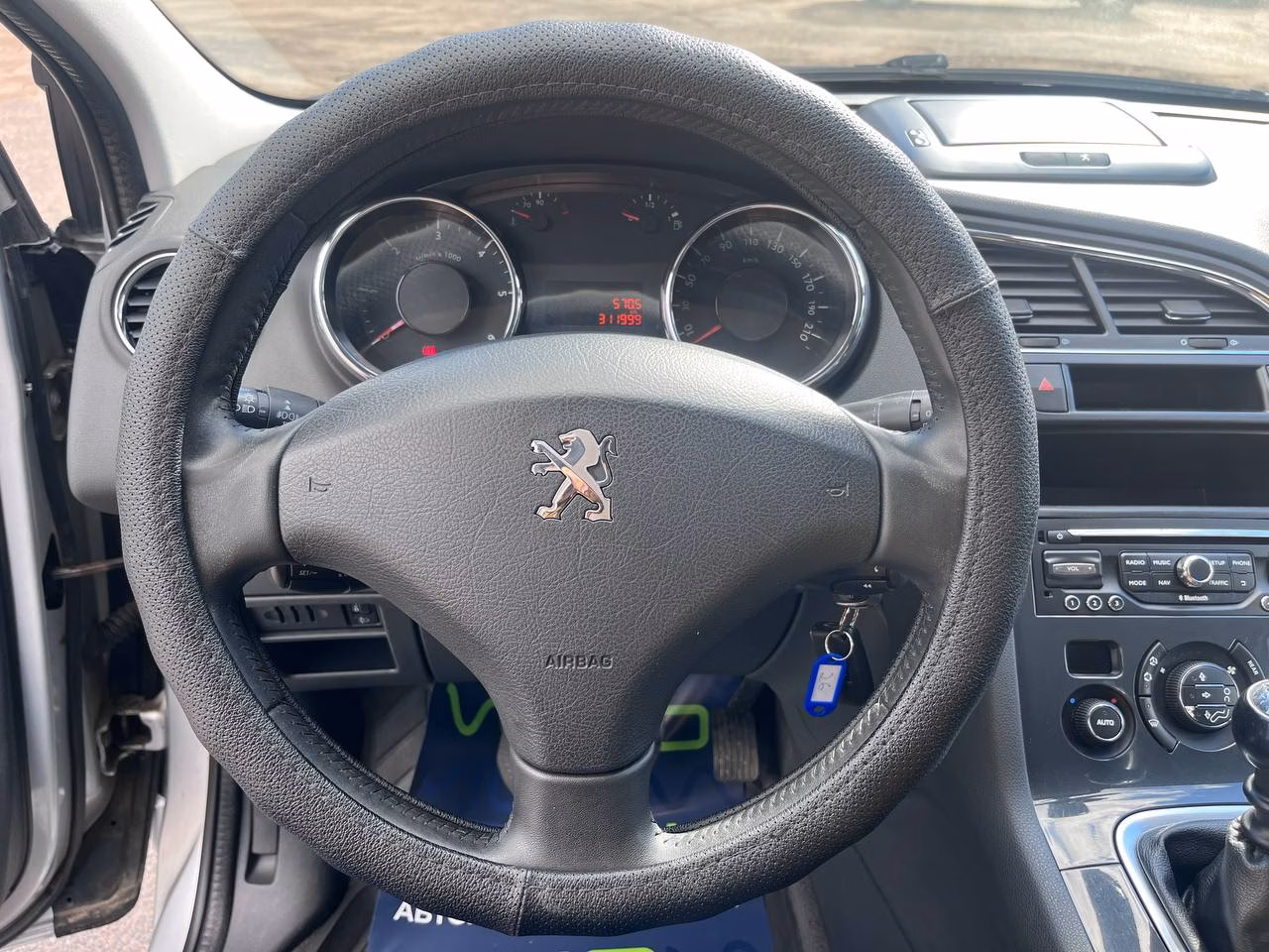 Peugeot 5008 фото 10