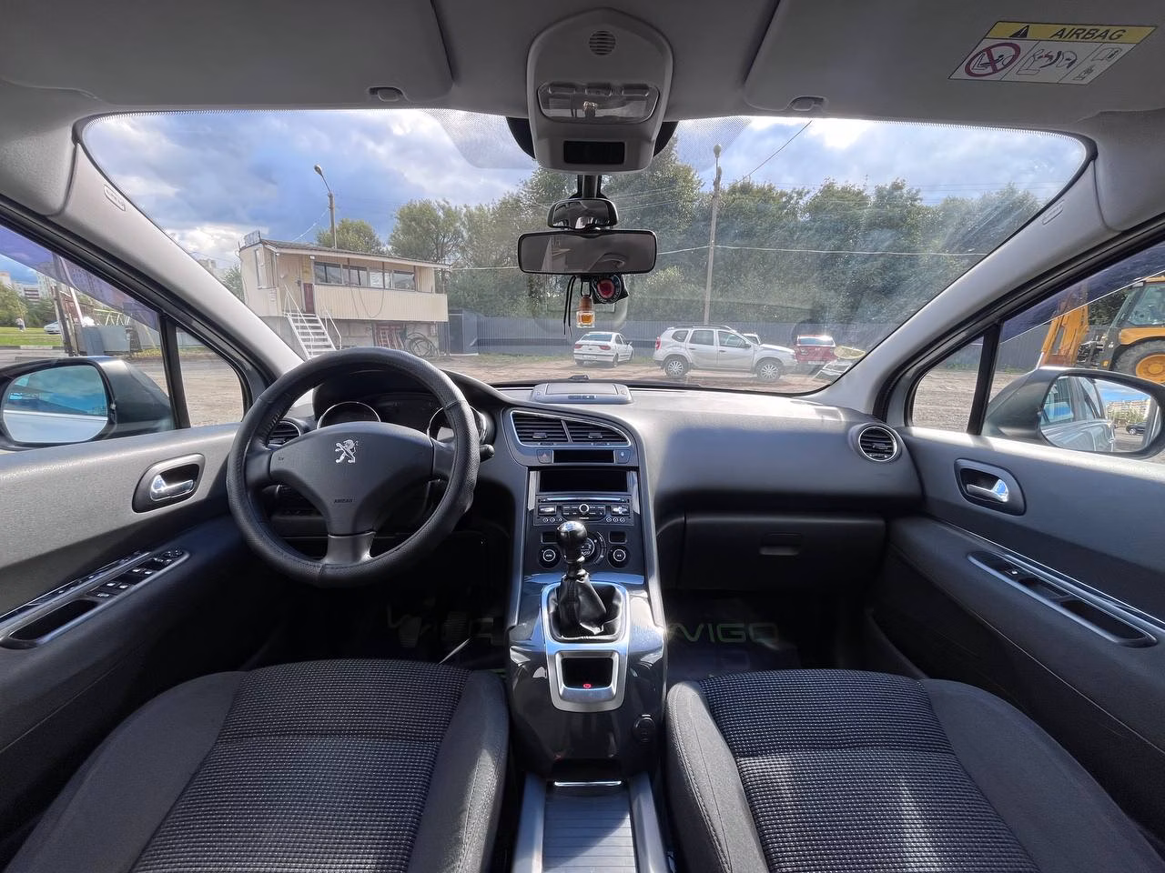 Peugeot 5008 фото 16