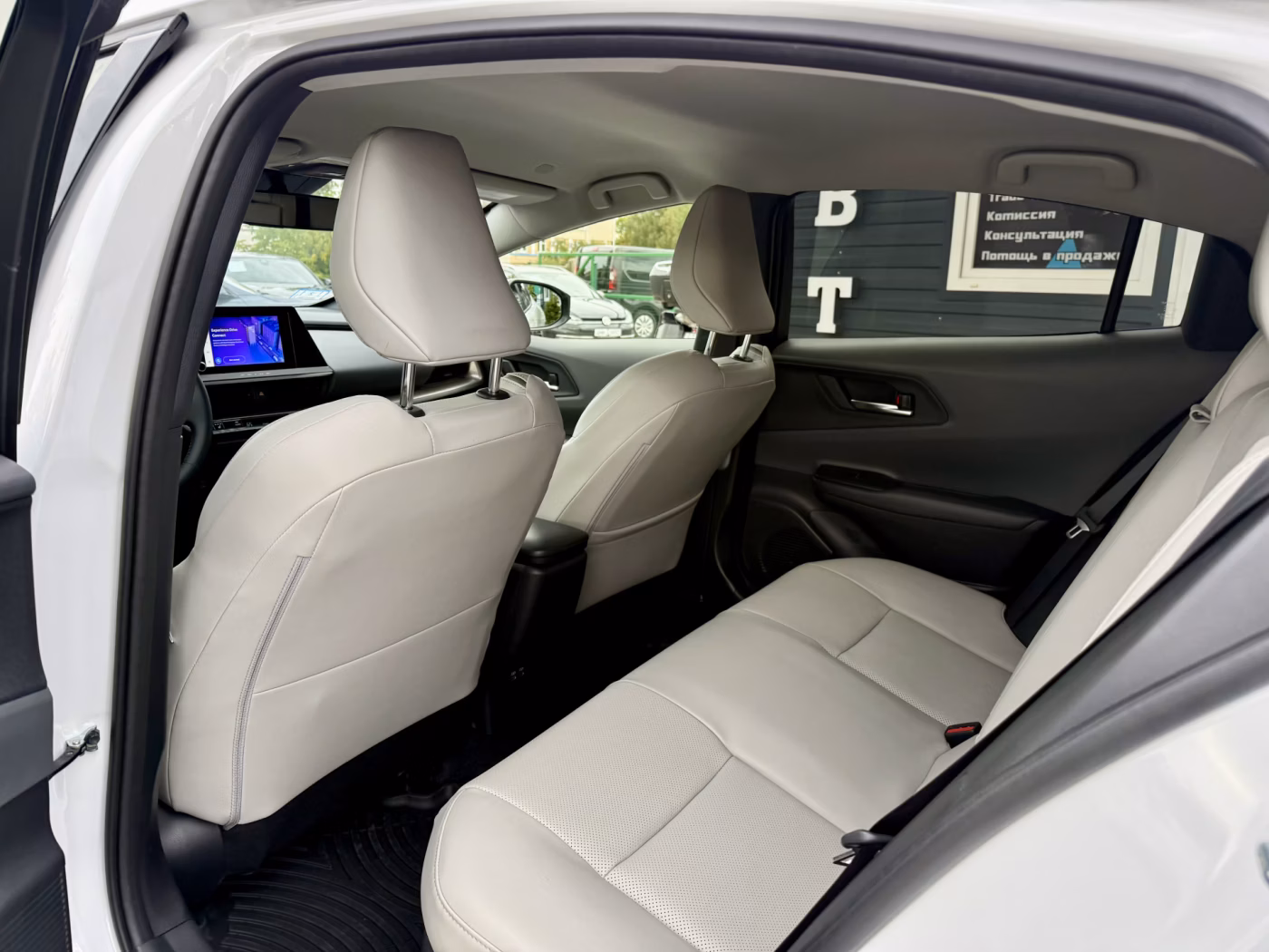Toyota Prius фото 12