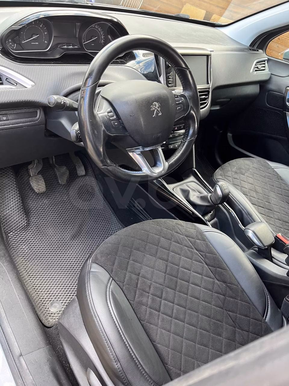 Peugeot 2008 фото 8