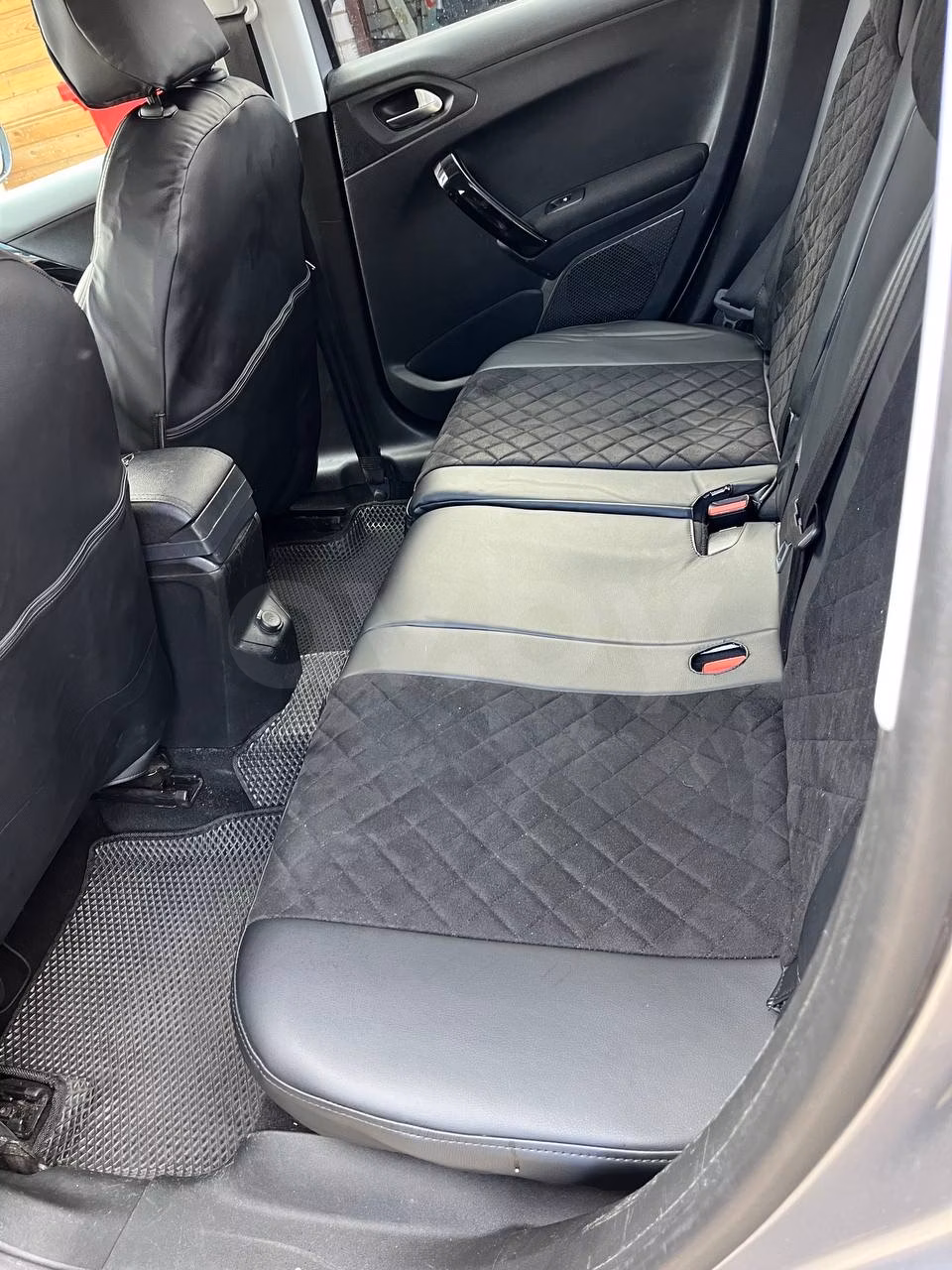 Peugeot 2008 фото 10