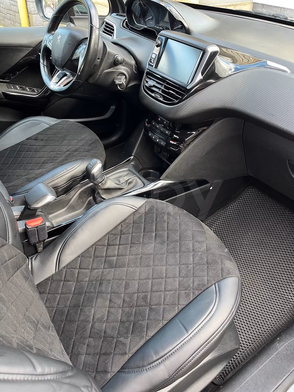 Peugeot 2008 фото 11