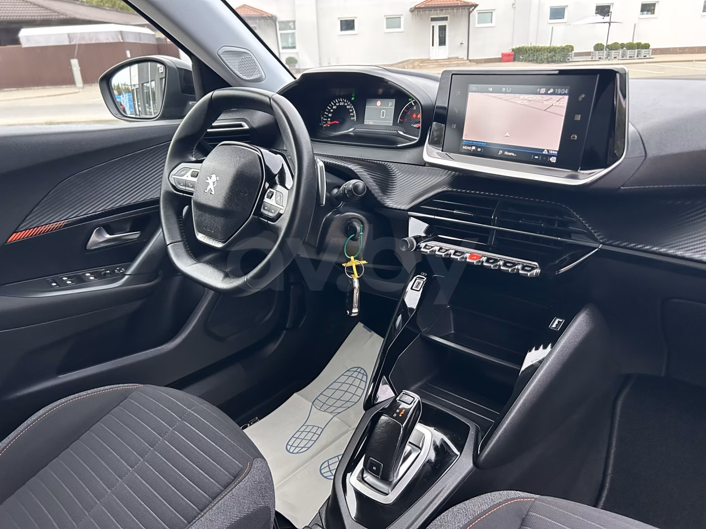 Peugeot 2008 фото 11