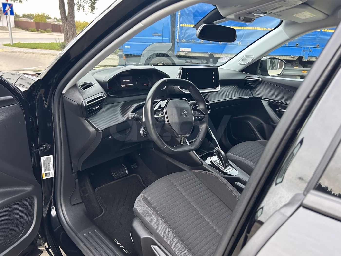 Peugeot 2008 фото 9