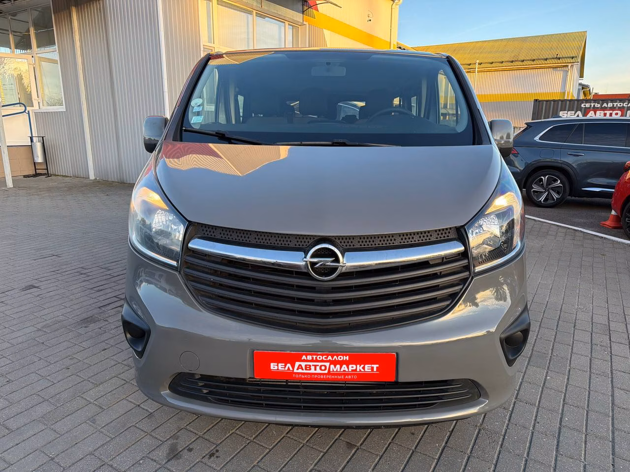 Opel Vivaro фото 2