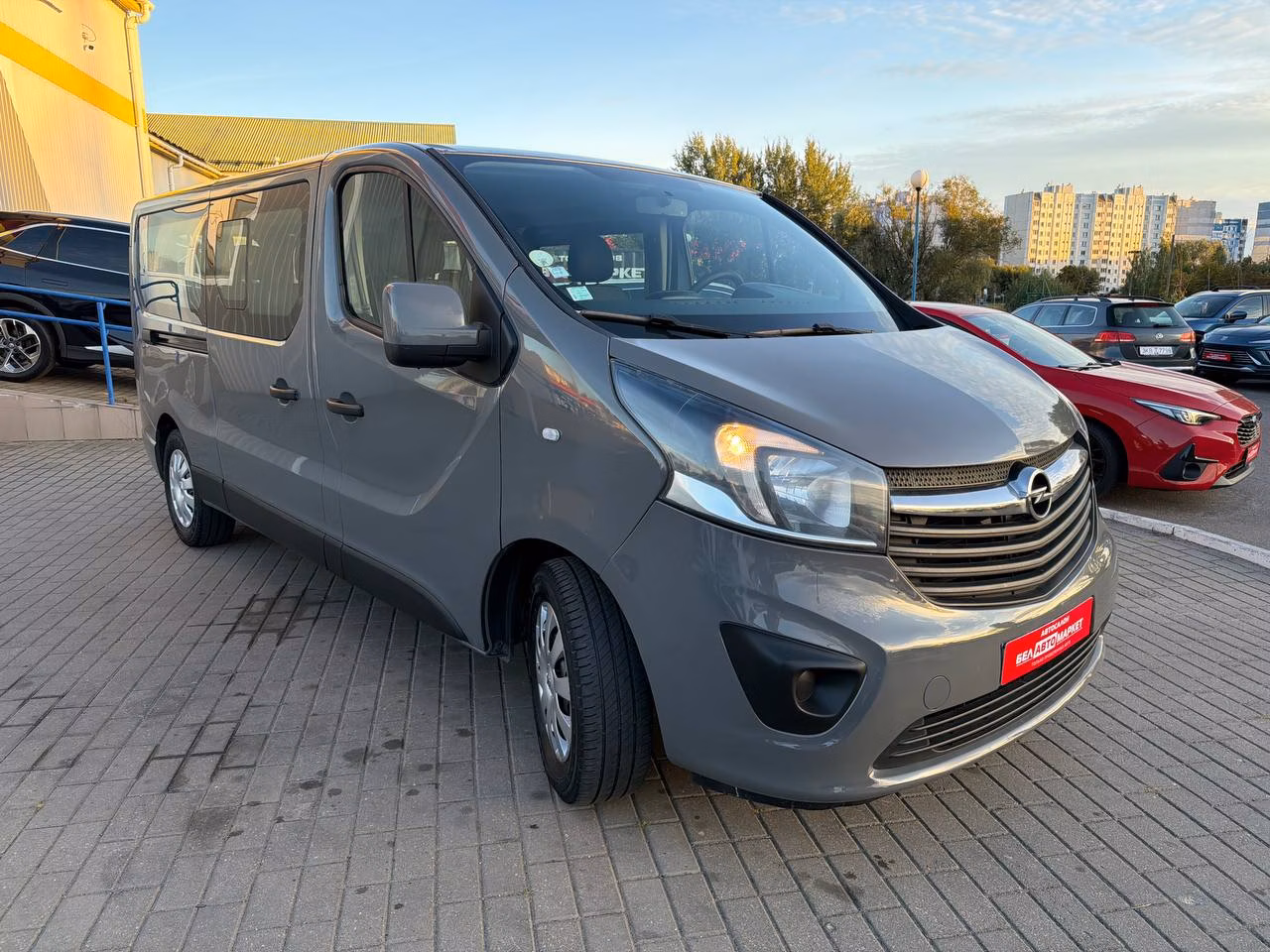Opel Vivaro фото 3