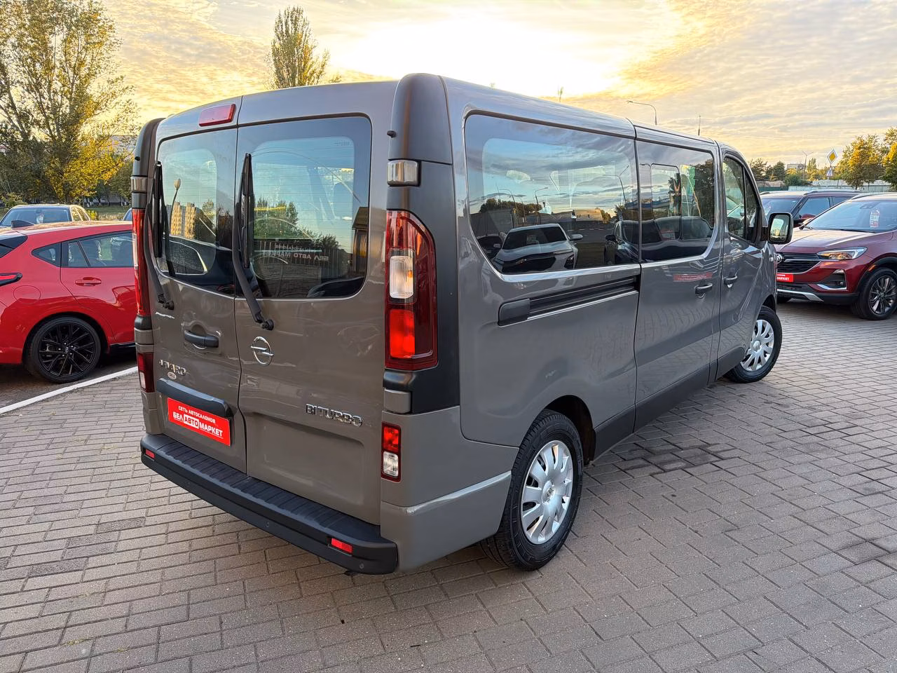Opel Vivaro фото 5
