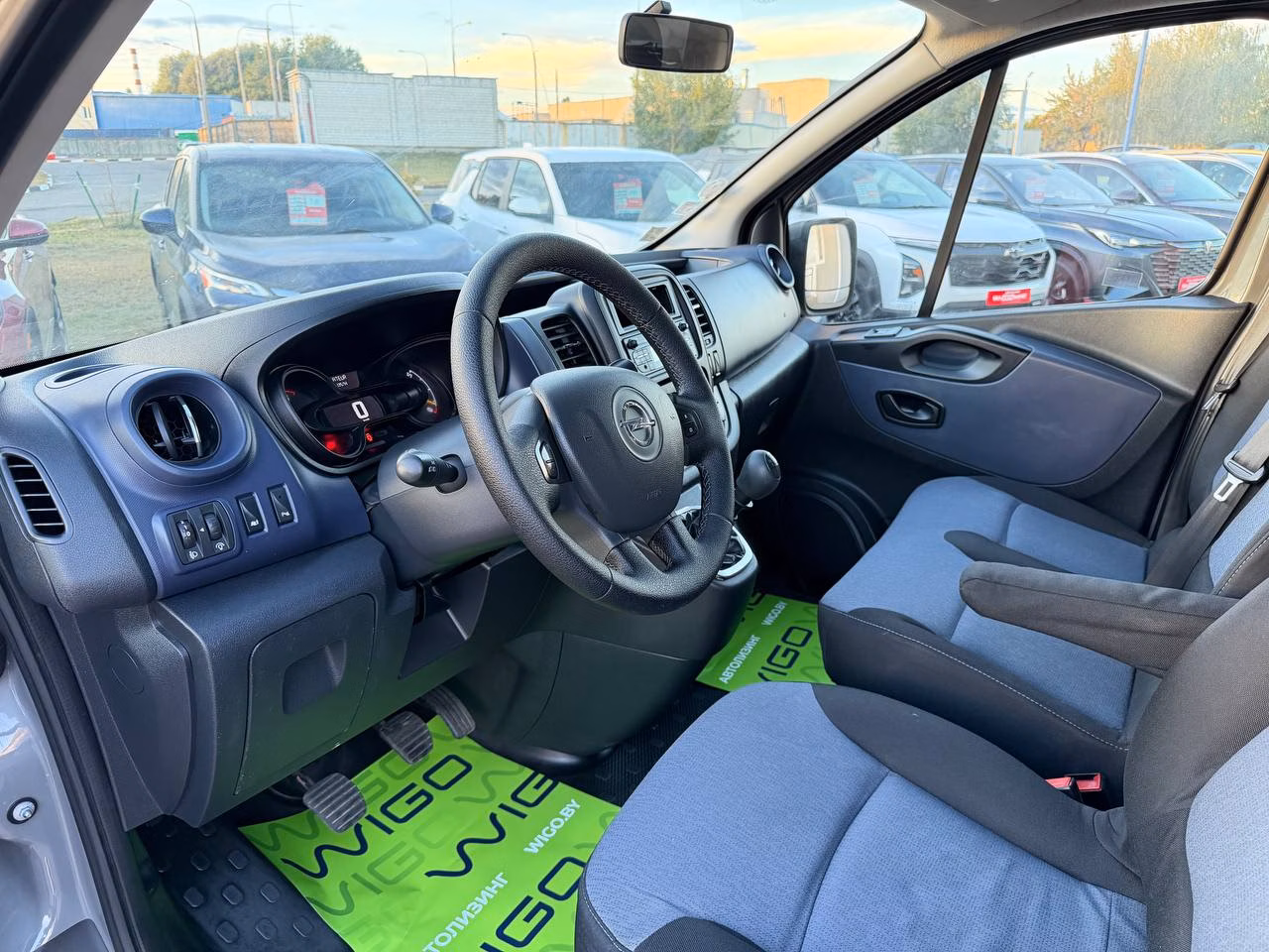 Opel Vivaro фото 9