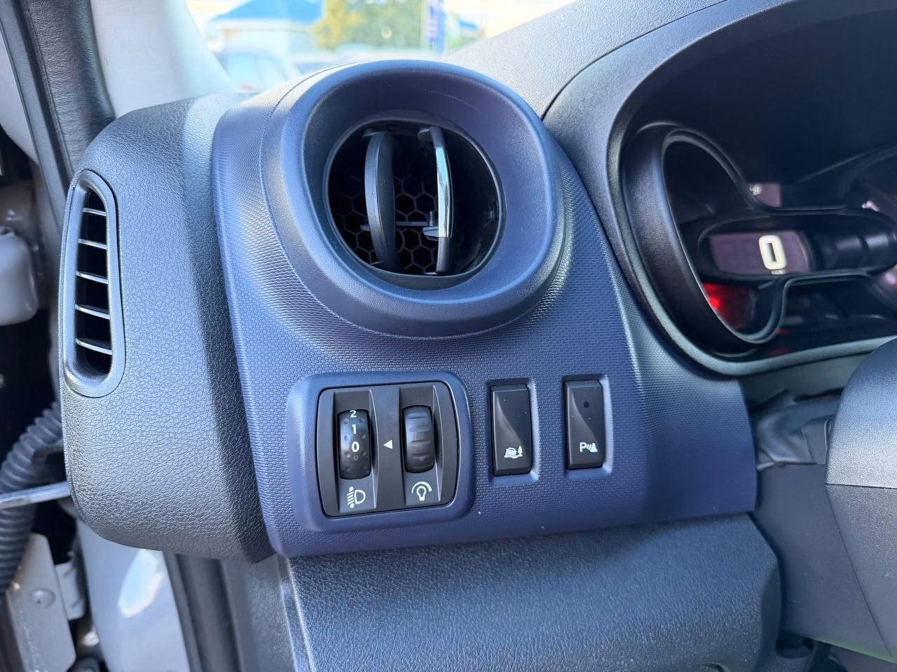 Opel Vivaro фото 14