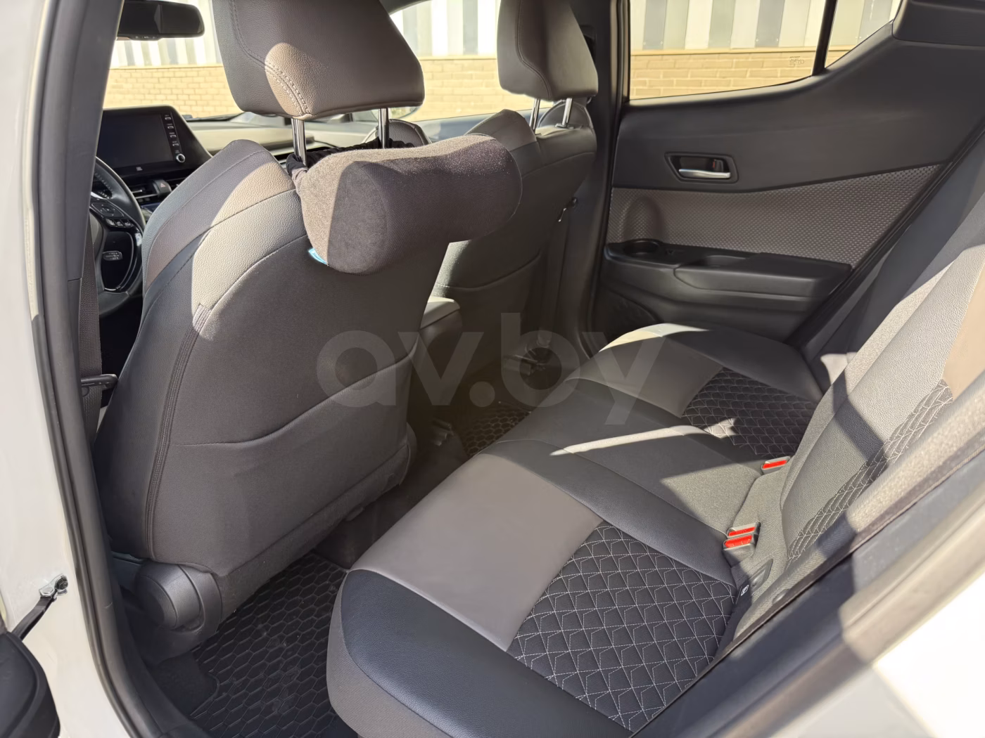 Toyota C-HR фото 12