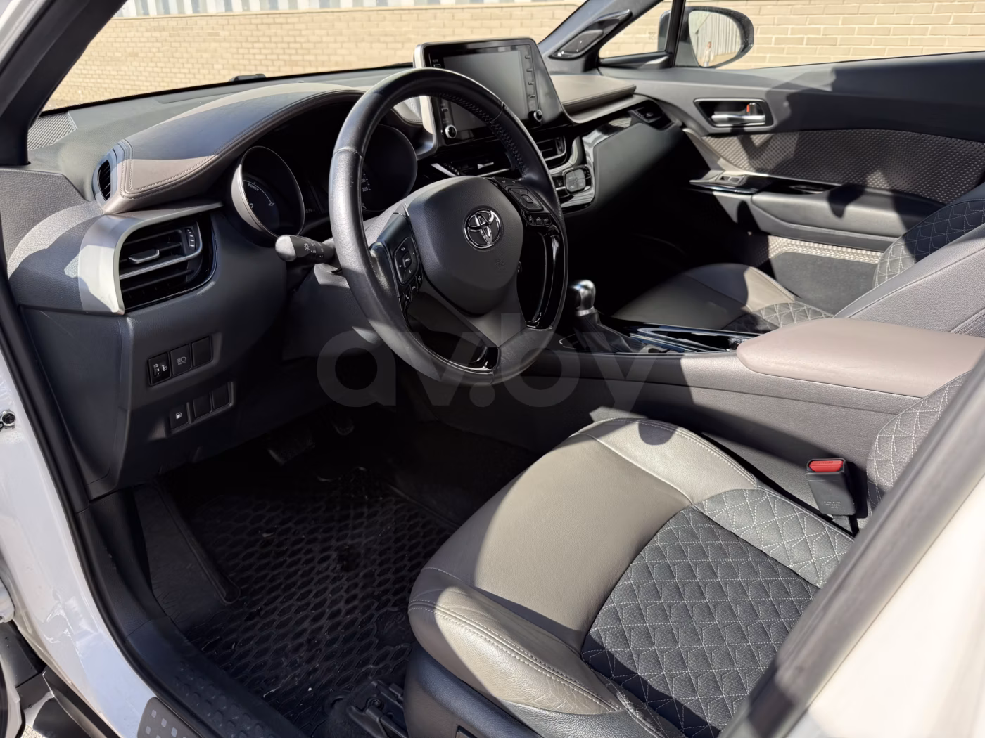 Toyota C-HR фото 10