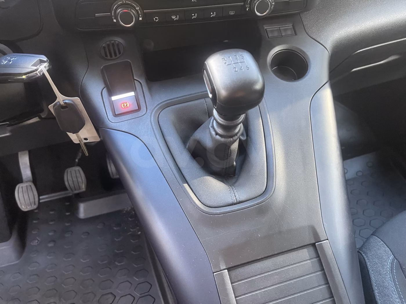 Peugeot Rifter фото 9