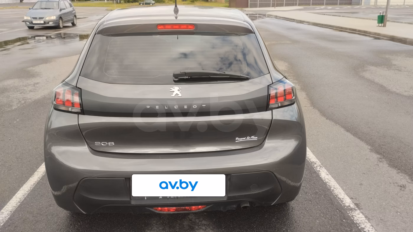Peugeot 208 фото 2
