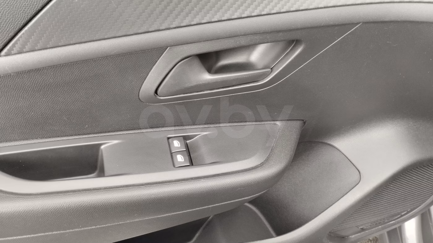 Peugeot 208 фото 13