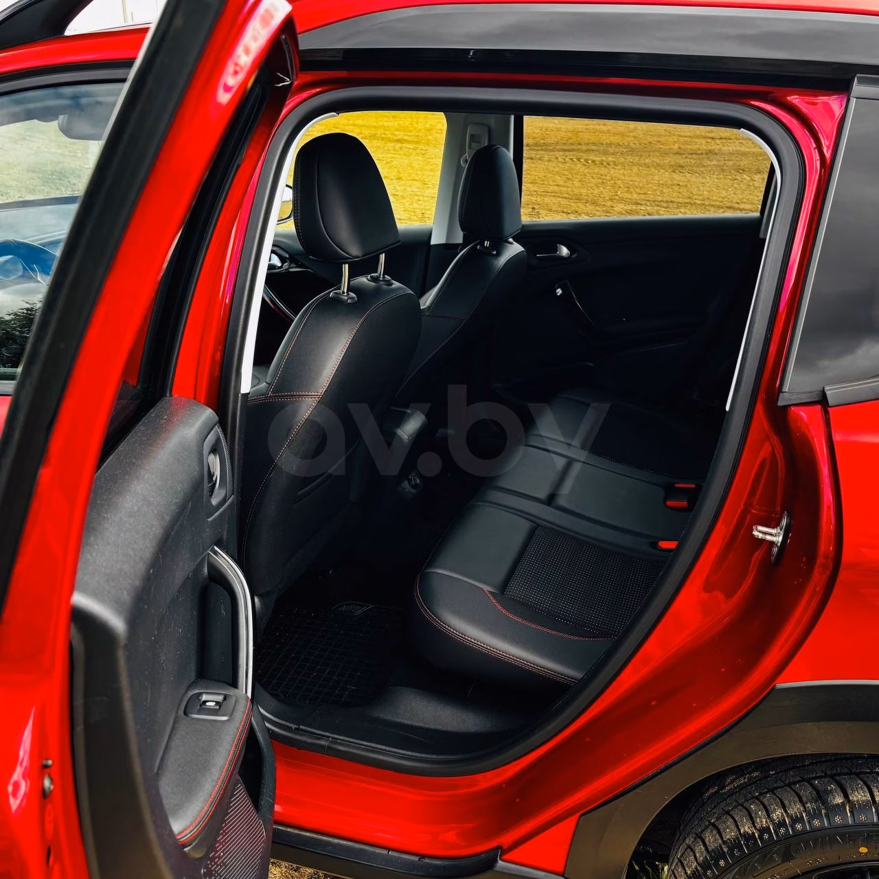 Peugeot 2008 фото 11