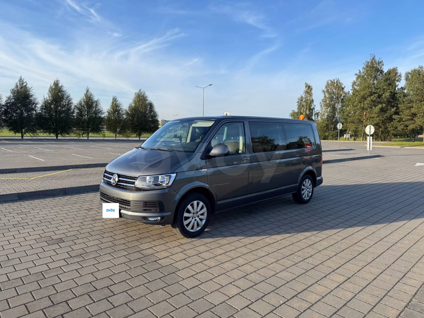 Volkswagen Caravelle фото 2