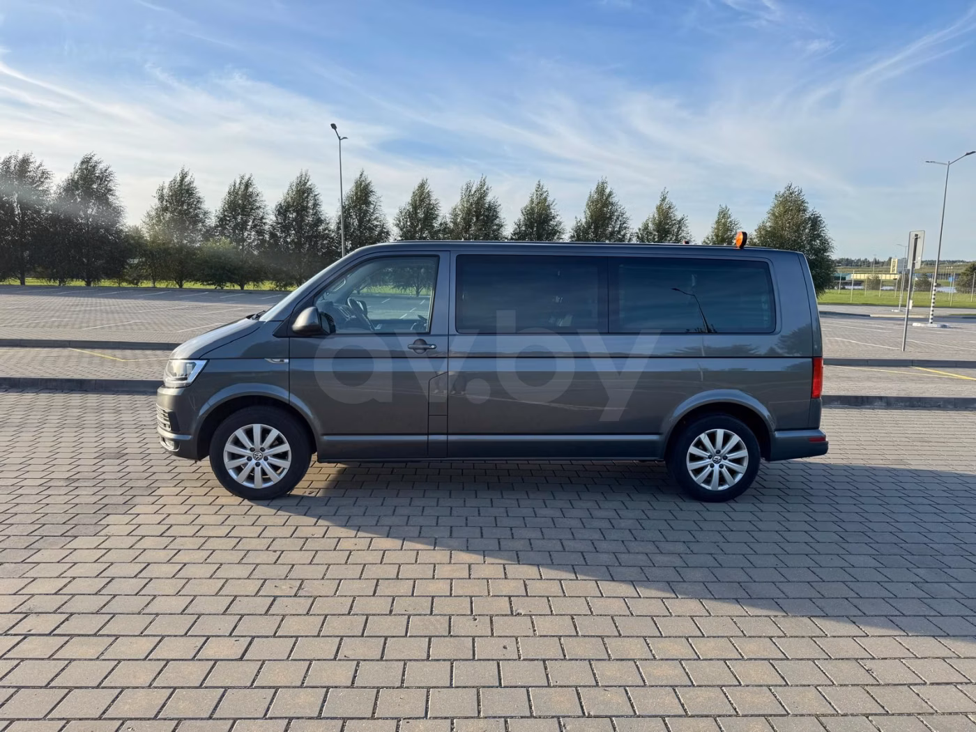 Volkswagen Caravelle фото 3