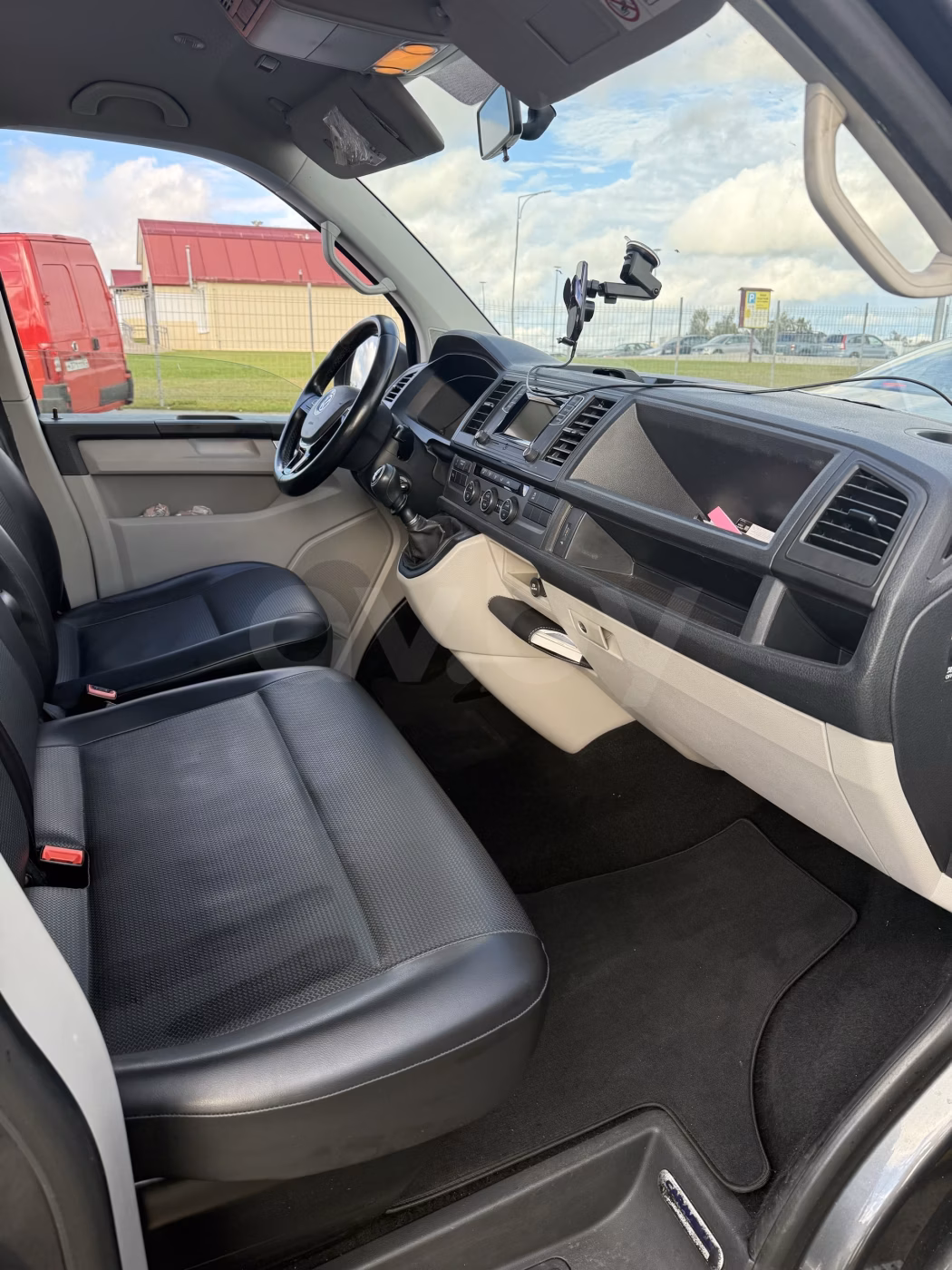 Volkswagen Caravelle фото 8