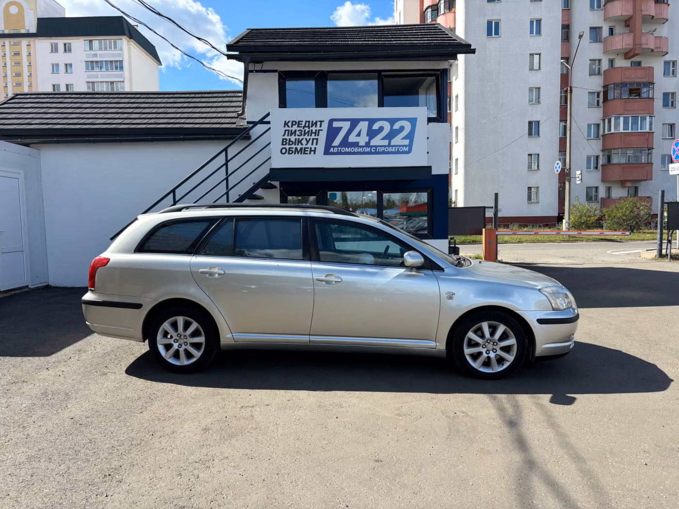 Toyota Avensis фото 4