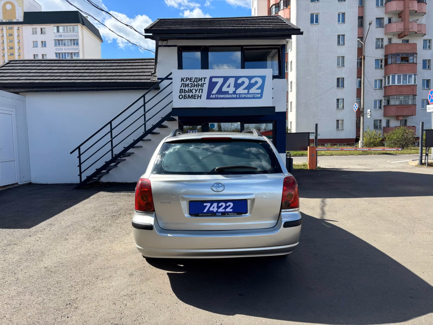 Toyota Avensis фото 6