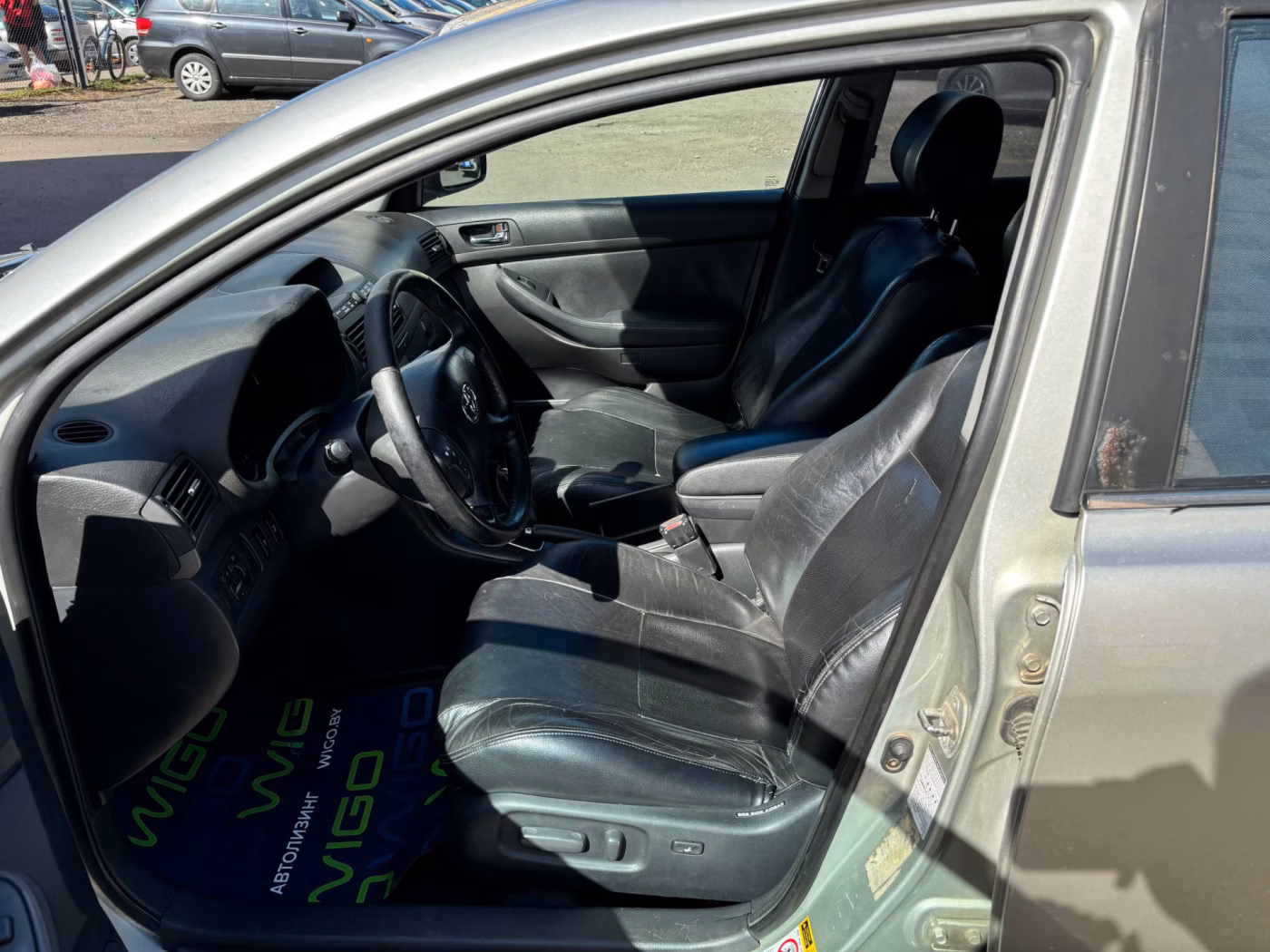 Toyota Avensis фото 9
