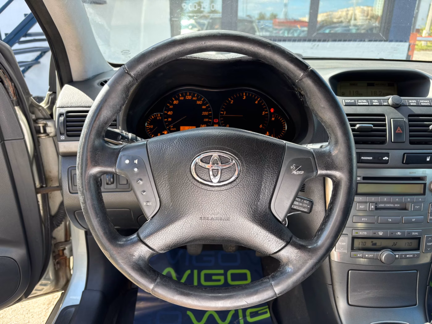 Toyota Avensis фото 10