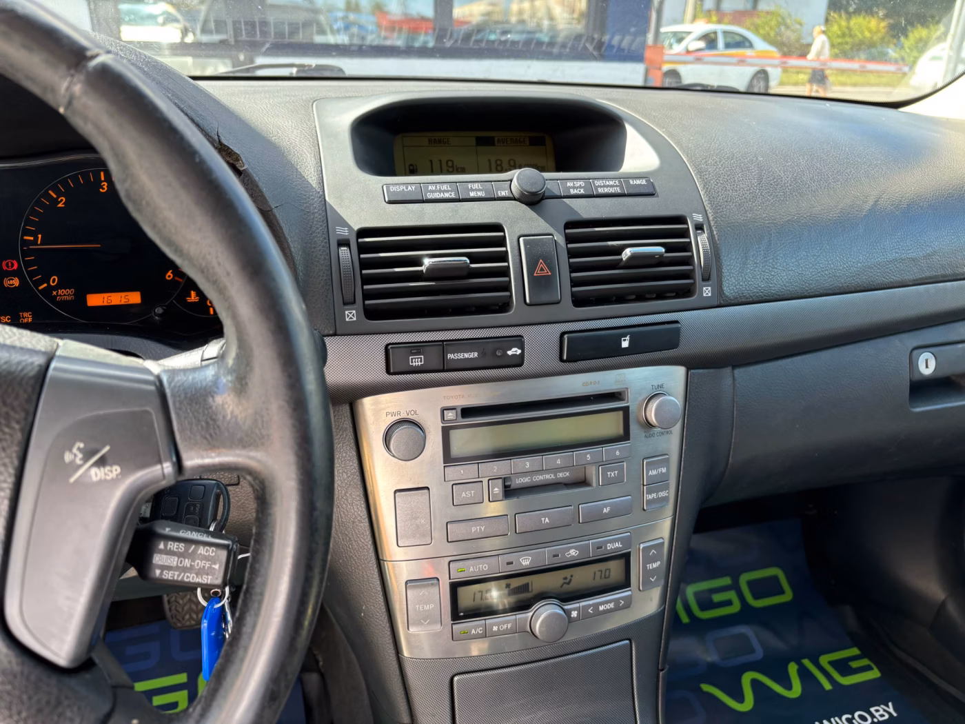 Toyota Avensis фото 12