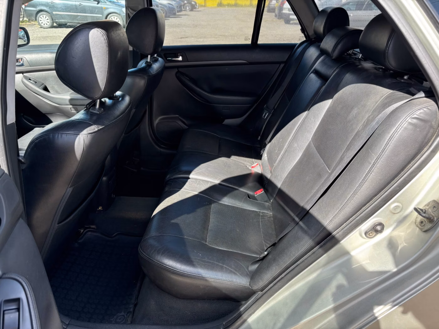 Toyota Avensis фото 16