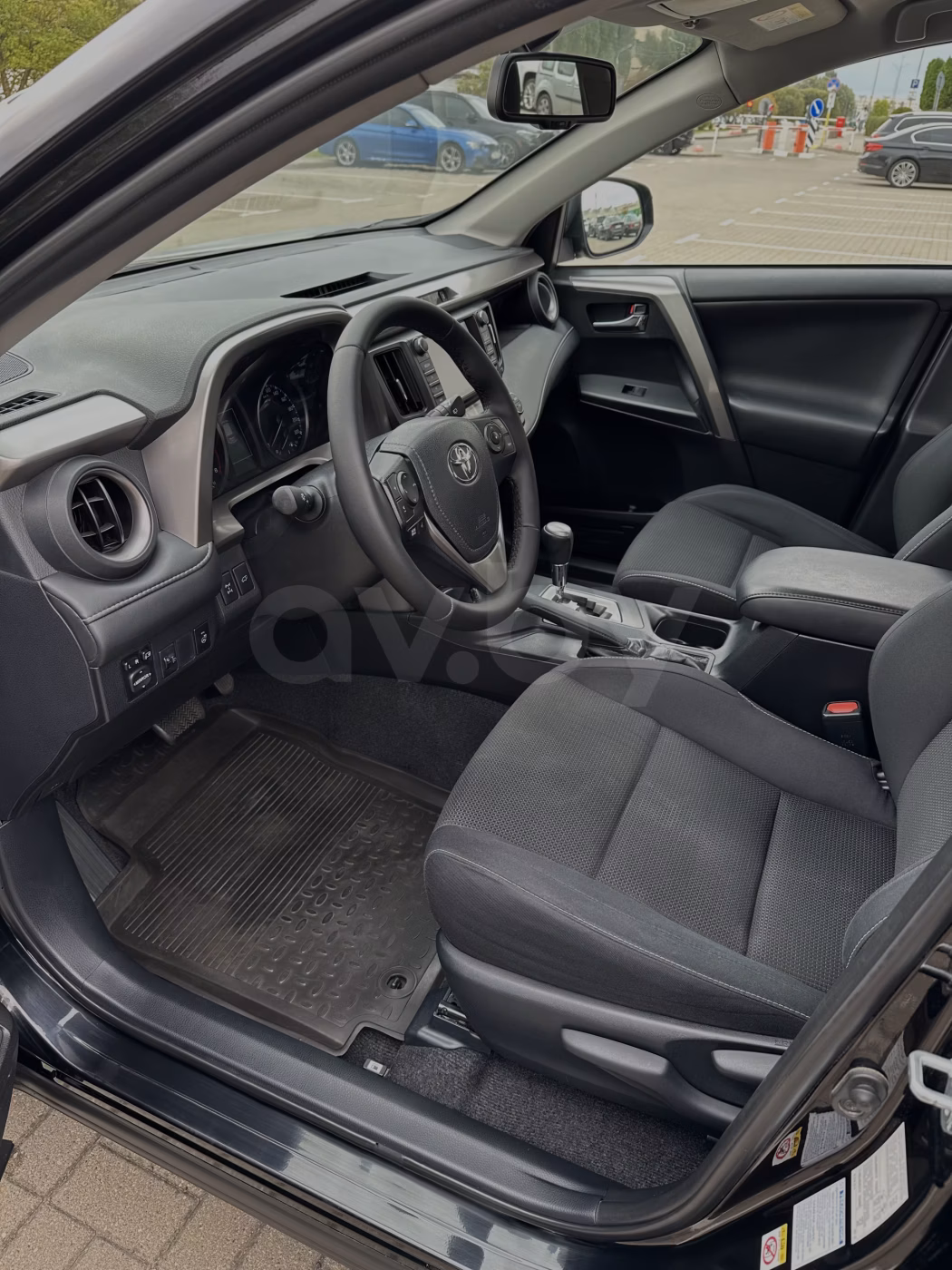 Toyota RAV4 фото 13