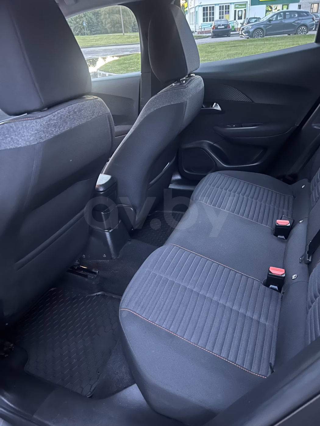 Peugeot 2008 фото 11