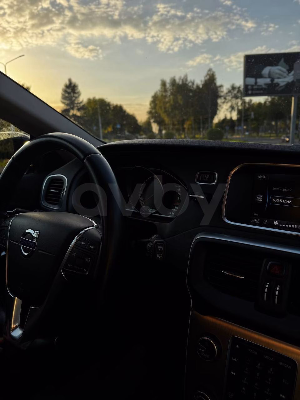 Volvo V40 Cross Country фото 26