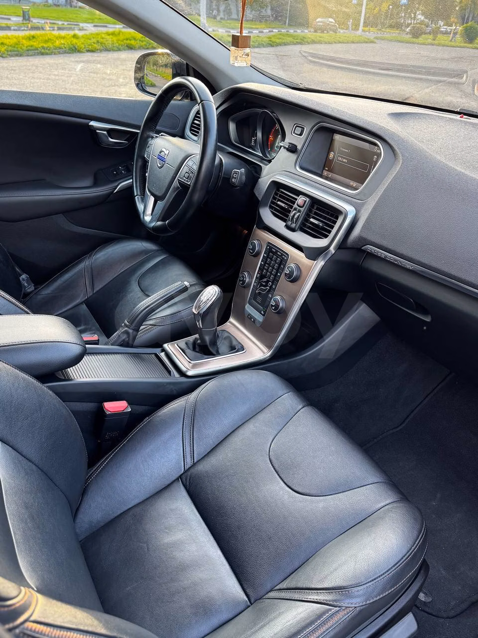 Volvo V40 Cross Country фото 9