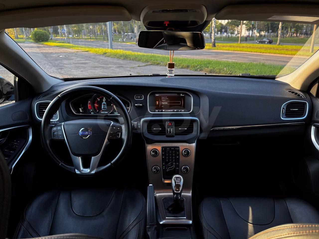 Volvo V40 Cross Country фото 7