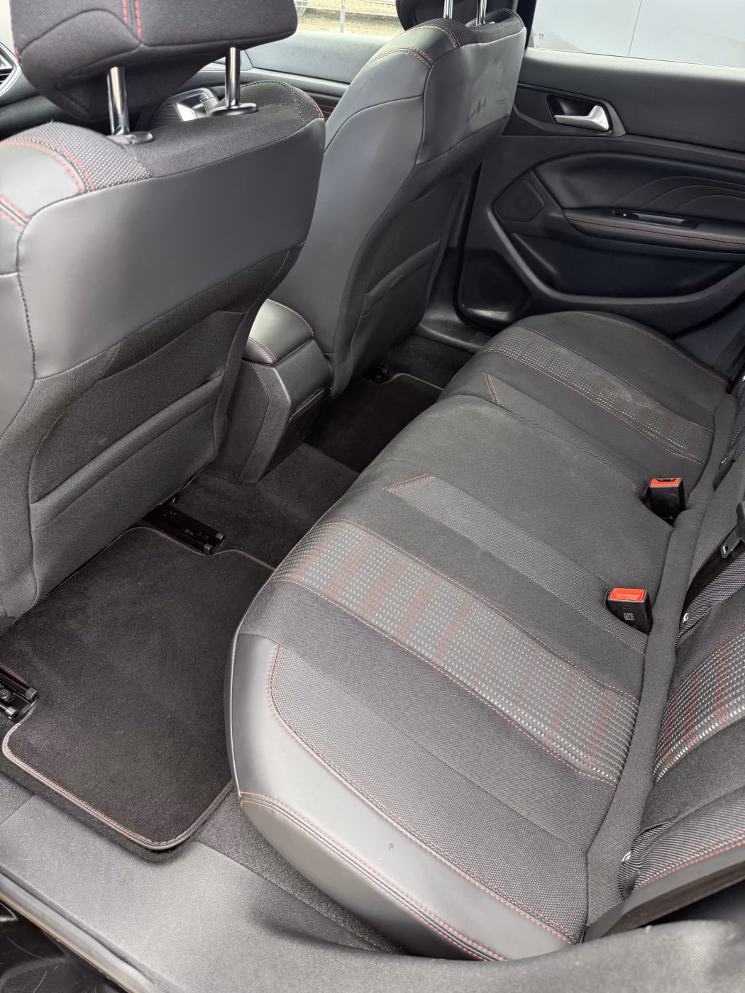 Peugeot 308 фото 8
