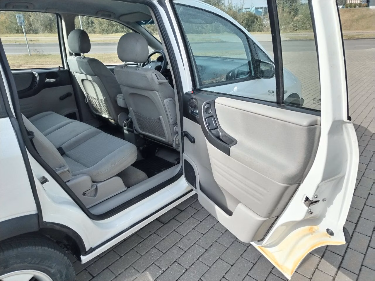 Opel Zafira фото 14