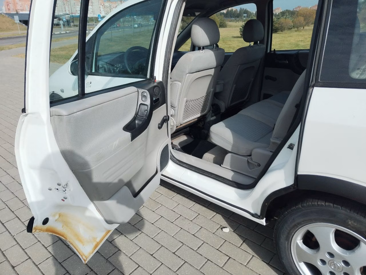Opel Zafira фото 11