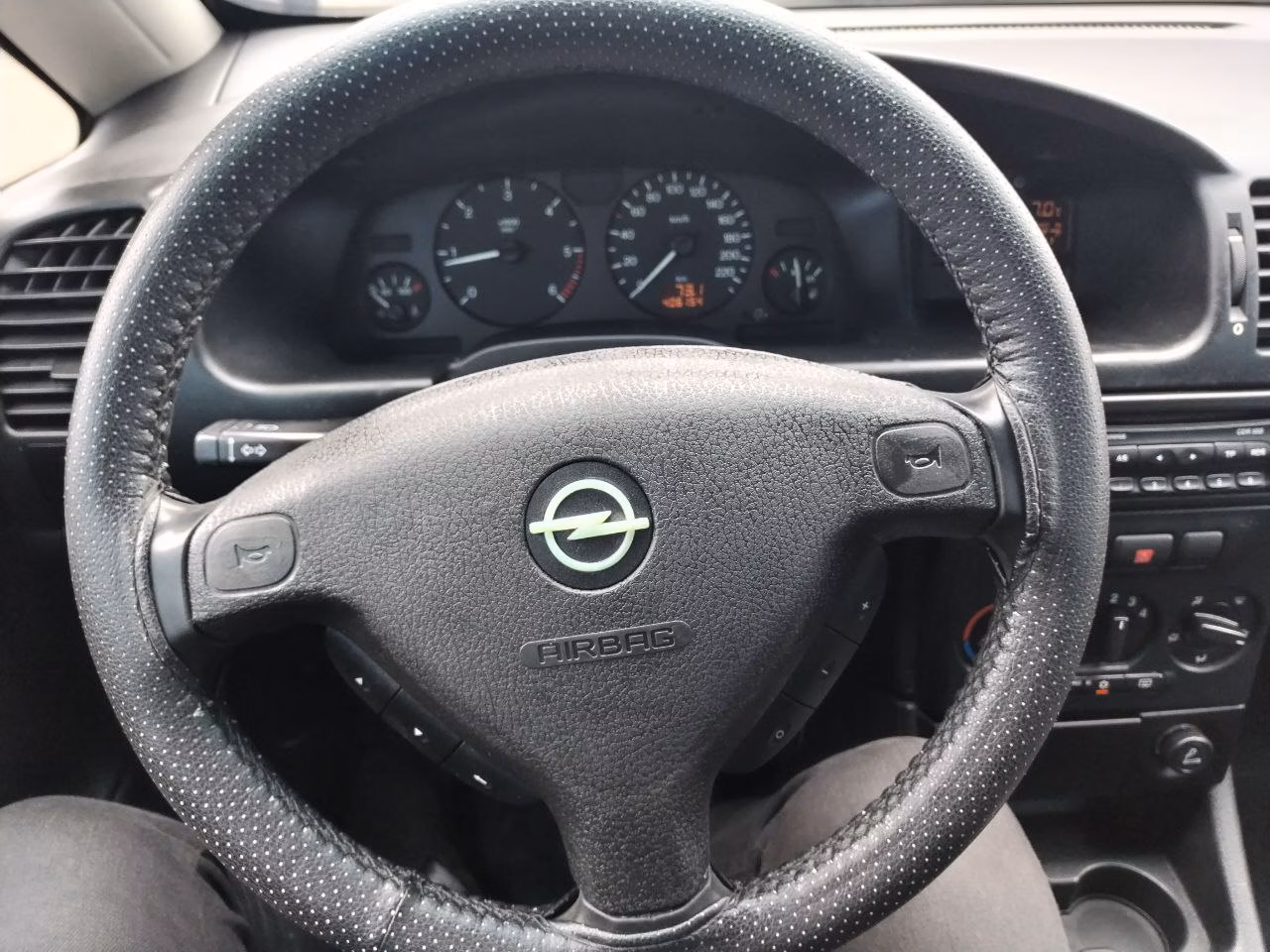 Opel Zafira фото 26