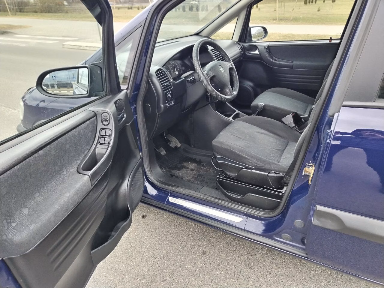 Opel Zafira фото 10