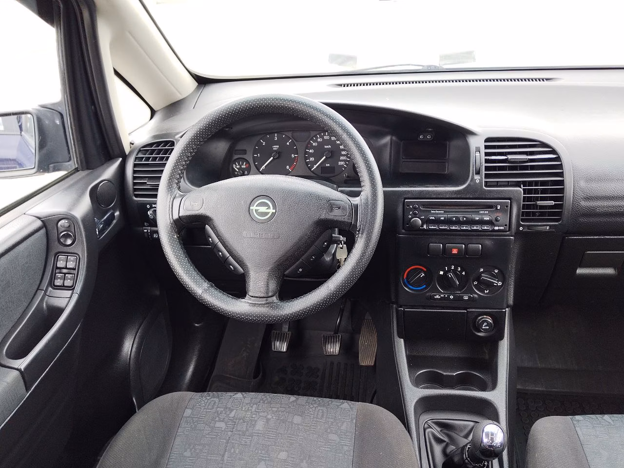 Opel Zafira фото 29