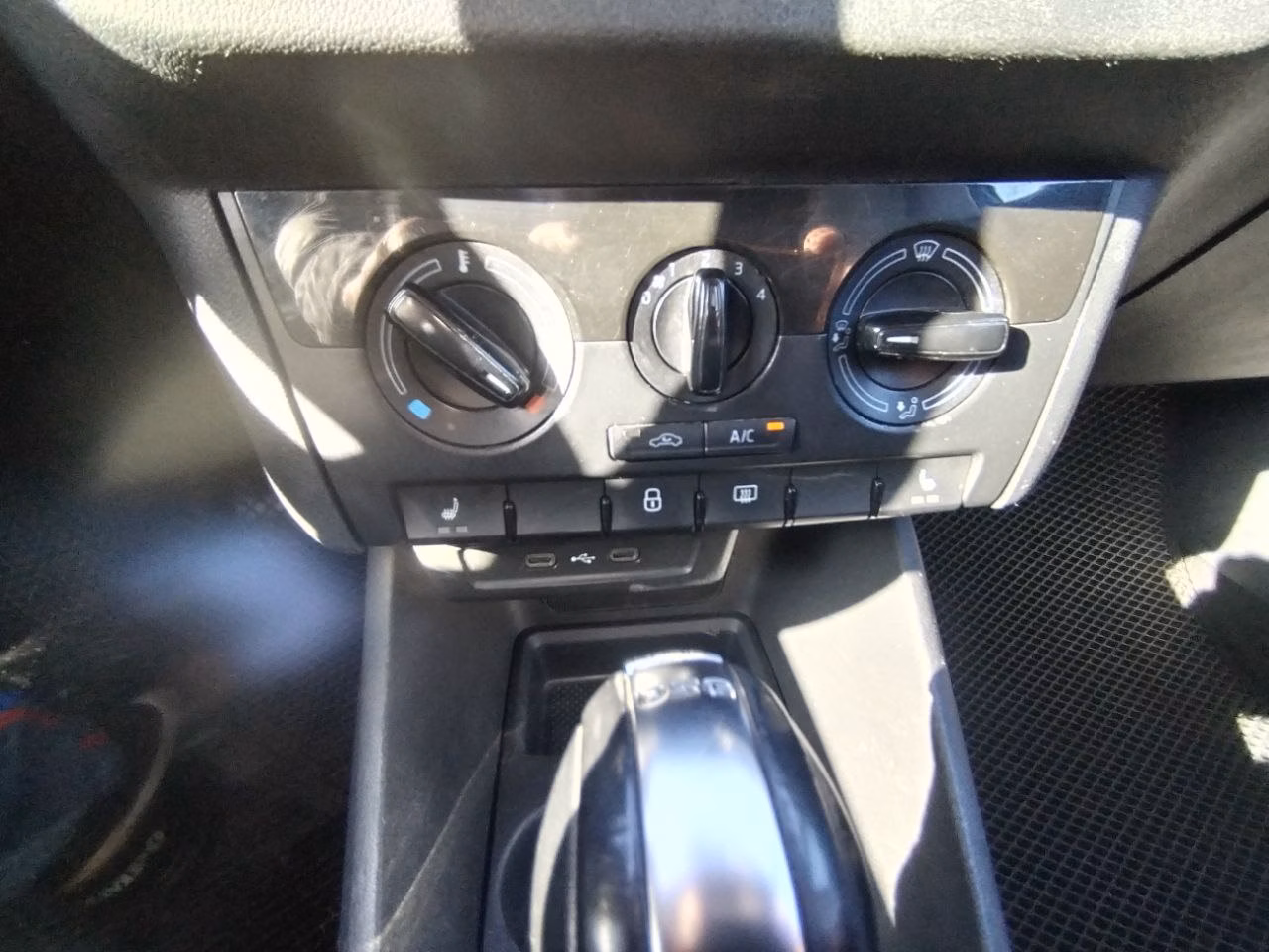 Volkswagen Polo Sedan фото 17
