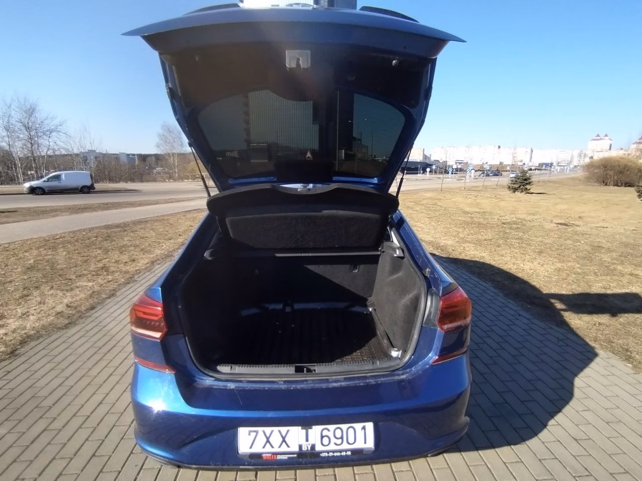 Volkswagen Polo Sedan фото 12