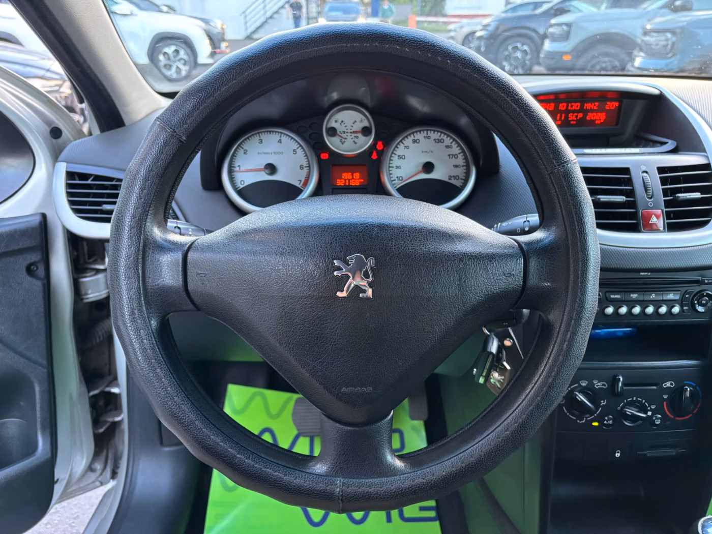 Peugeot 207 фото 10